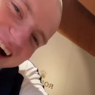 😜