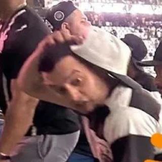 😳