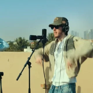 😎