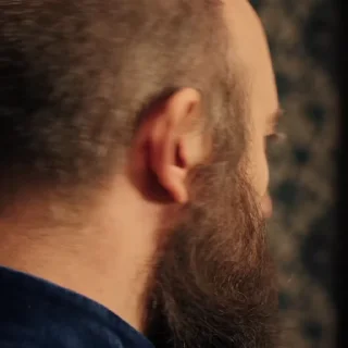 😠