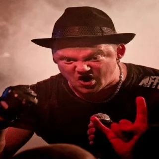 😡