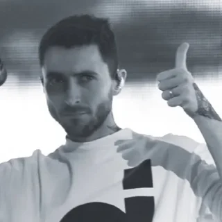 😠