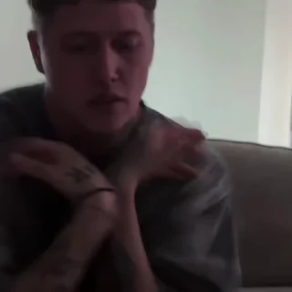 😜