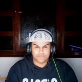 😐