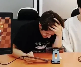 😶