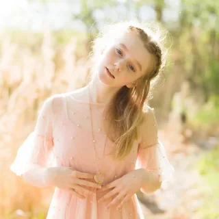 👸