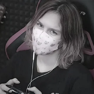 😈
