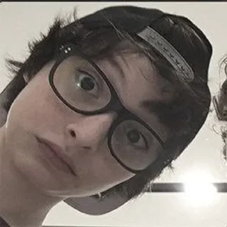 👽