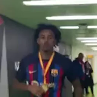 🥇