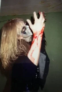 👹