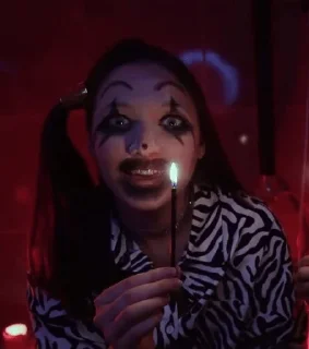 😈