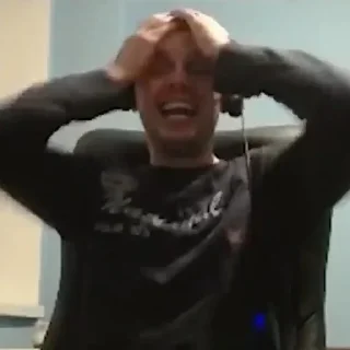 😠