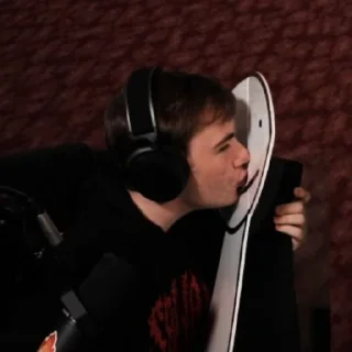 😘