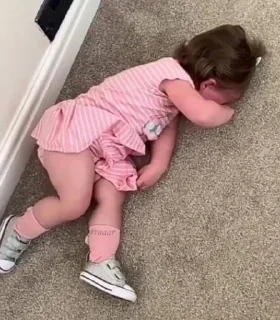 😭
