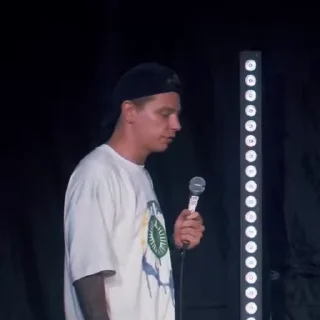 🤨