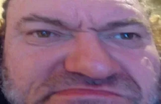 😡