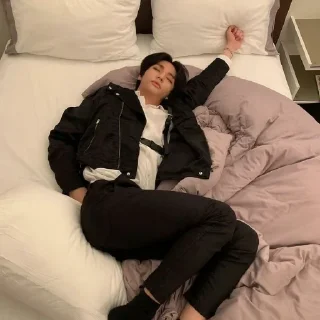 😴