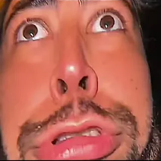 😨