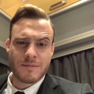 🤨