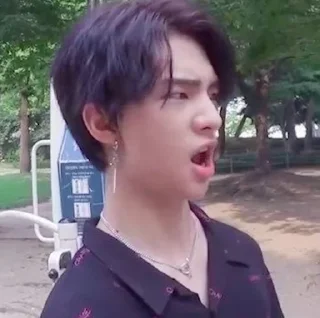 😮