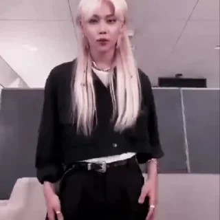🕺
