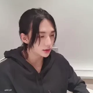 😐