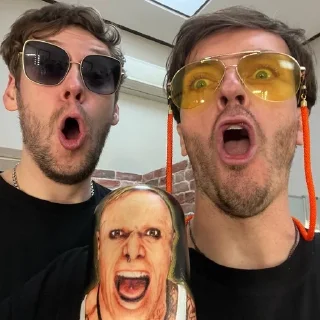 😮