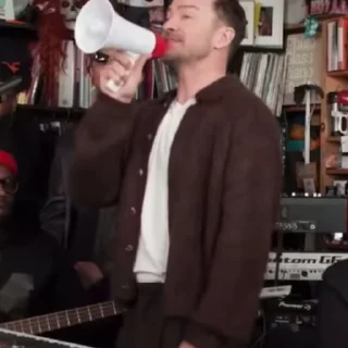 🕺