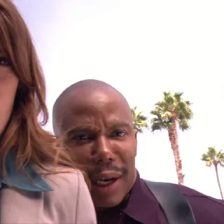😗