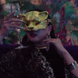 👑