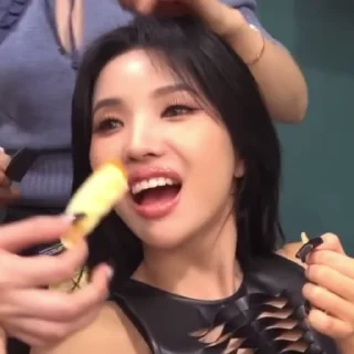 😈