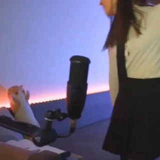 😡