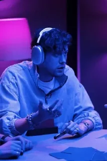 🤨