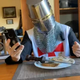 👑