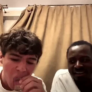 🍸
