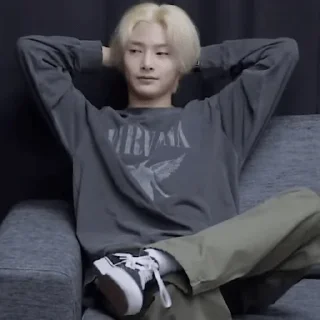 😑