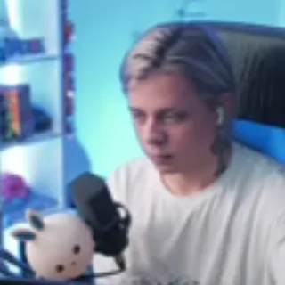 😐