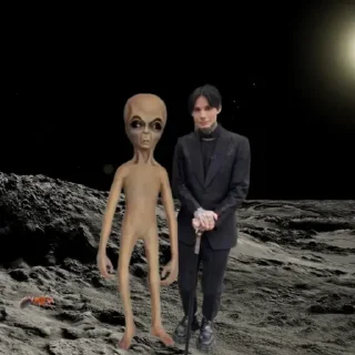 👽