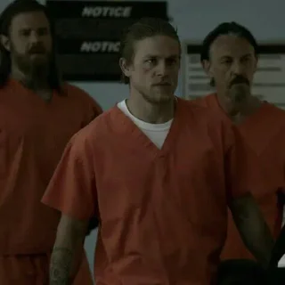 😠