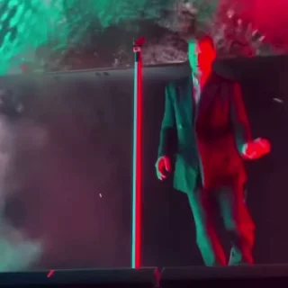 🕺