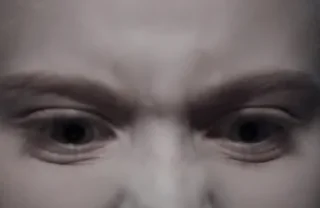 😡