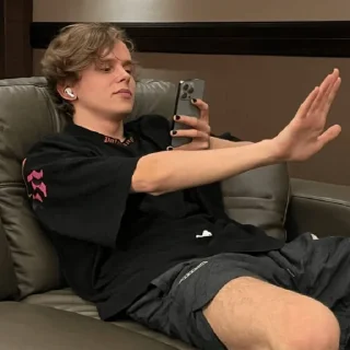 ✌️