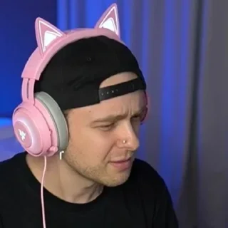 😼