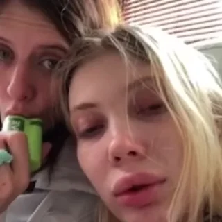 😗