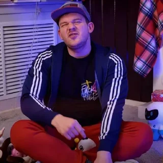 😡