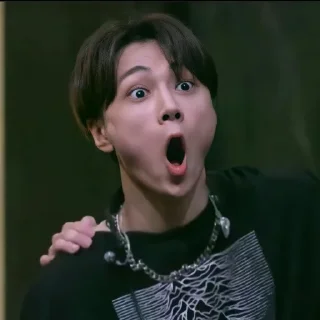 😱