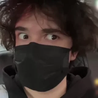 🤨