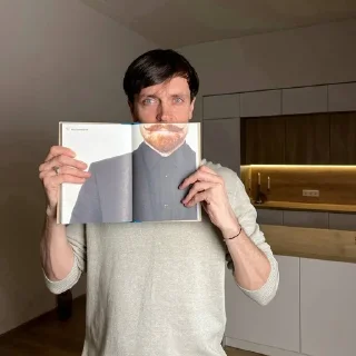 🥸