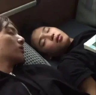 😴