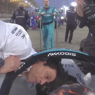 👀